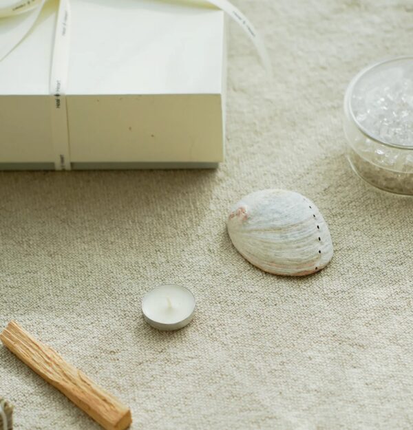 Smudging Kit – White Sage, Palo Santo, Salt & Shell (1) White Sage, Palo Santo, Crystal Chips & Shell