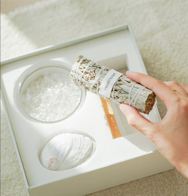 Smudging Kit – White Sage, Palo Santo, Salt & Shell (4) White Sage, Palo Santo, Crystal Chips & Shell