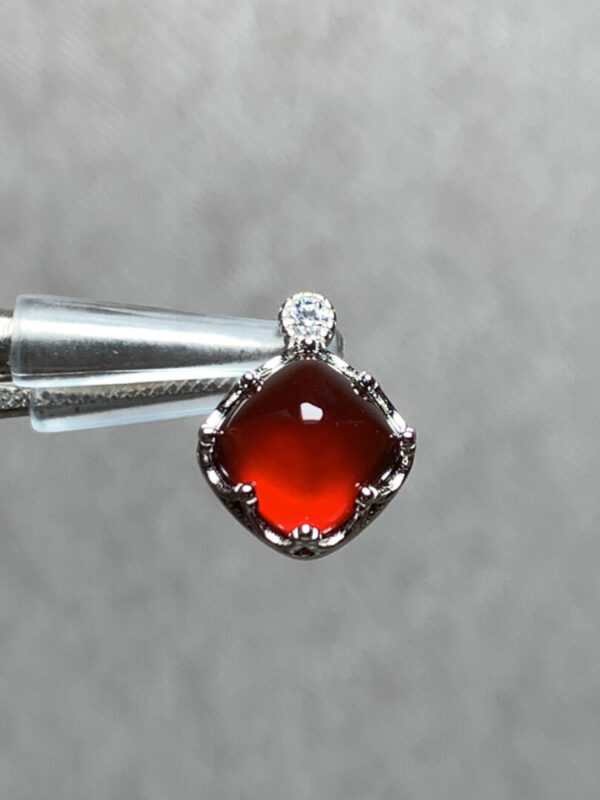 image_天然石榴石糖塔吊坠通体s925银..._0 Red garnet glow for courage and confidence.
