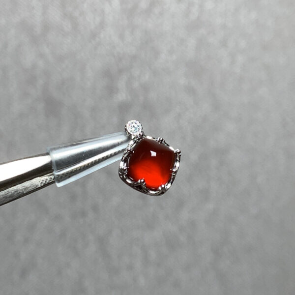image_天然石榴石糖塔吊坠通体s925银..._1 Red garnet glow for courage and confidence.