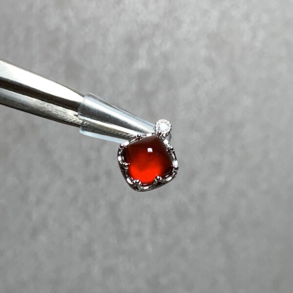 image_天然石榴石糖塔吊坠通体s925银..._2 Red garnet glow for courage and confidence.