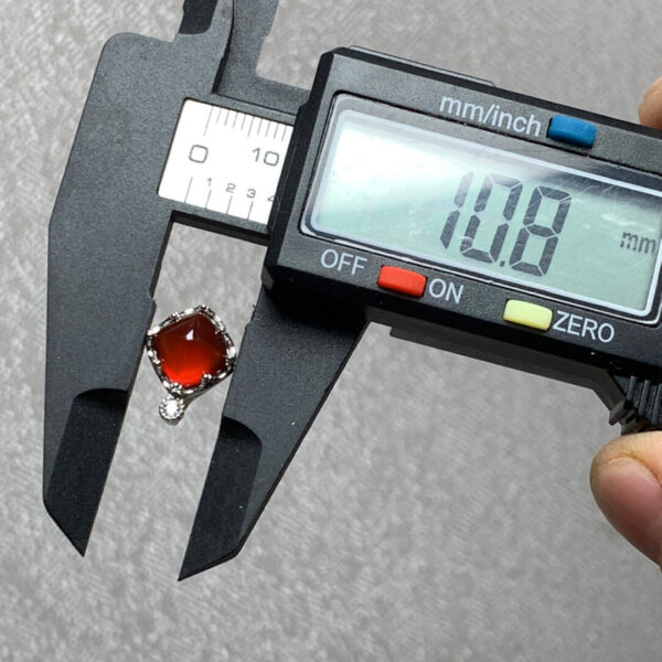 image_天然石榴石糖塔吊坠通体s925银..._3 Red garnet glow for courage and confidence.